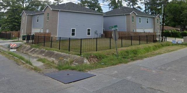 8203 Oak Knoll Lane B, Houston, TX 77028