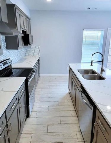 8203 Oak Knoll Lane B, Houston, TX 77028