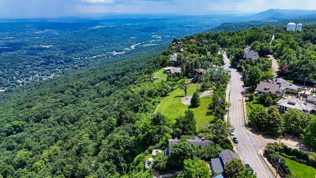 1001 E Brow Road, Lookout Mountain, TN 37350