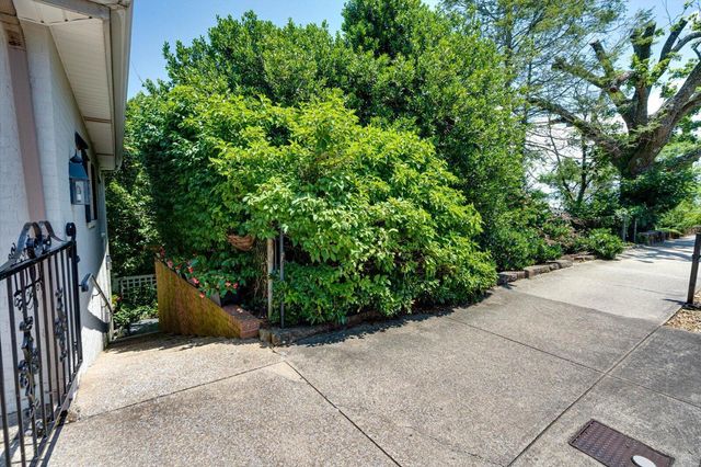 1001 E Brow Road, Lookout Mountain, TN 37350