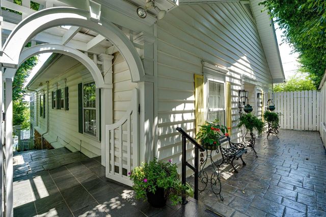 1001 E Brow Road, Lookout Mountain, TN 37350