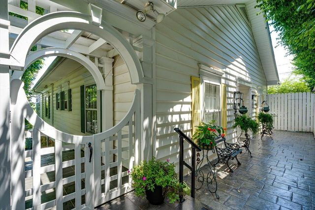 1001 E Brow Road, Lookout Mountain, TN 37350