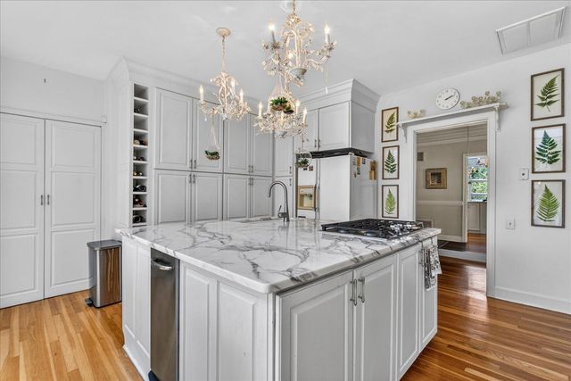 1001 E Brow Road, Lookout Mountain, TN 37350