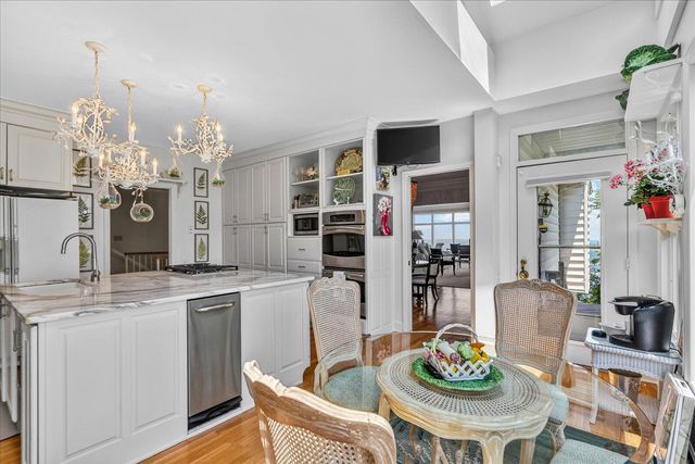 1001 E Brow Road, Lookout Mountain, TN 37350