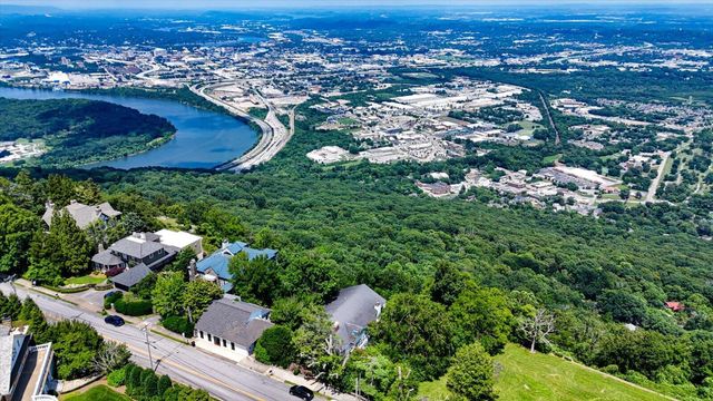1001 E Brow Road, Lookout Mountain, TN 37350