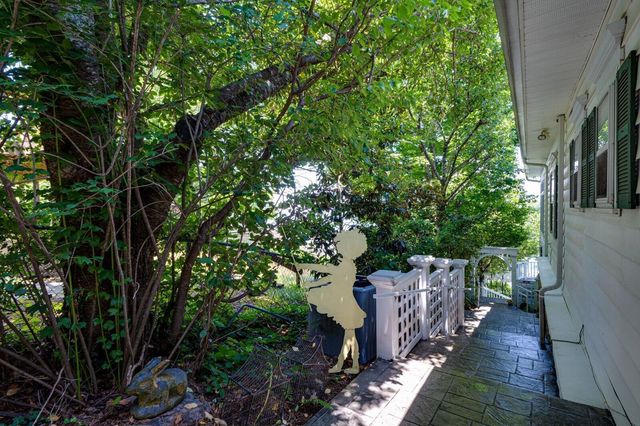 1001 E Brow Road, Lookout Mountain, TN 37350
