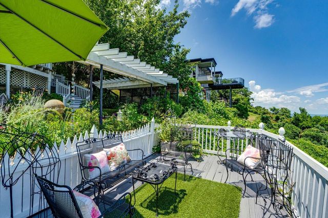 1001 E Brow Road, Lookout Mountain, TN 37350