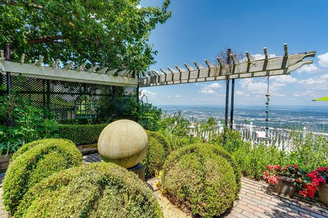 1001 E Brow Road, Lookout Mountain, TN 37350