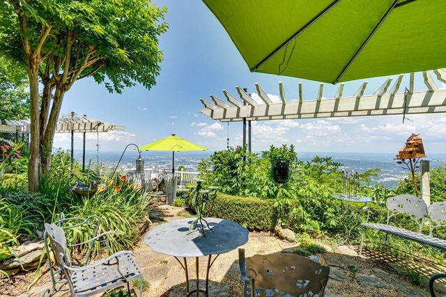 1001 E Brow Road, Lookout Mountain, TN 37350