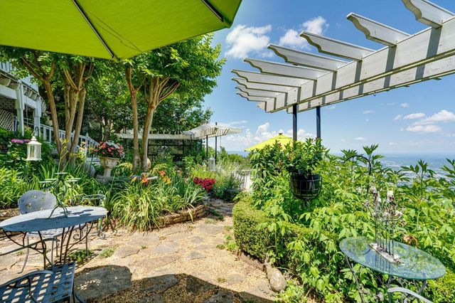 1001 E Brow Road, Lookout Mountain, TN 37350