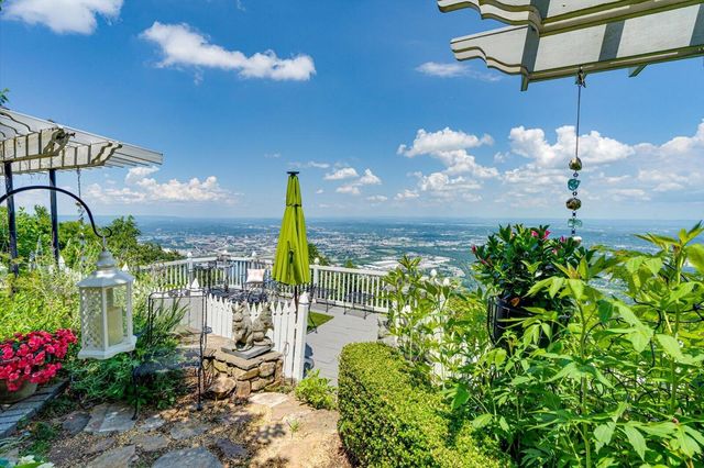 1001 E Brow Road, Lookout Mountain, TN 37350
