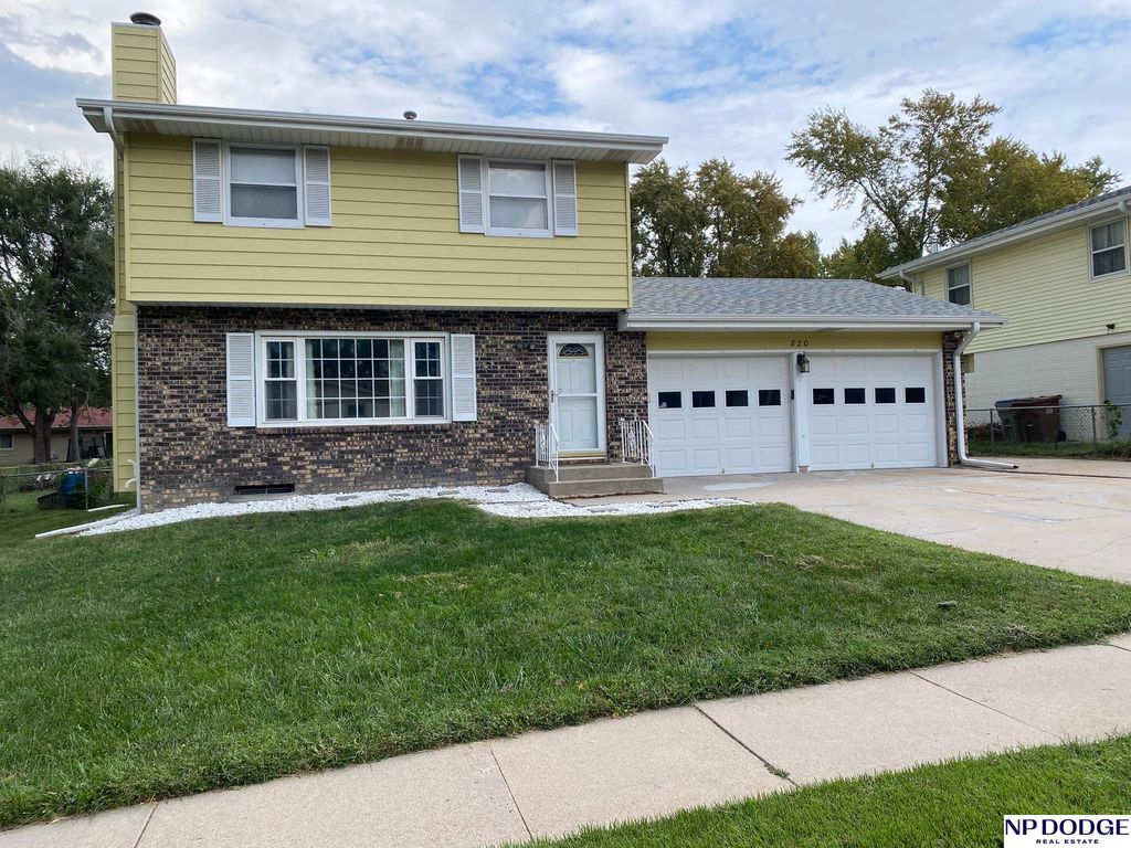 820 Manatt & 814 Benton Street, Lincoln, NE 68521