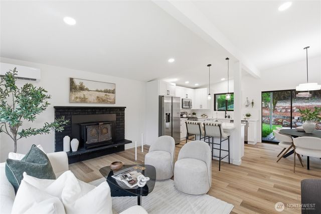 11255 Roseberg Avenue S, Seattle, WA 98168