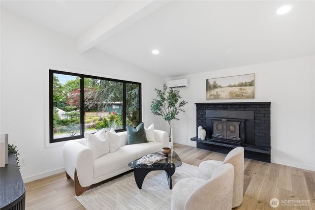 11255 Roseberg Avenue S, Seattle, WA 98168
