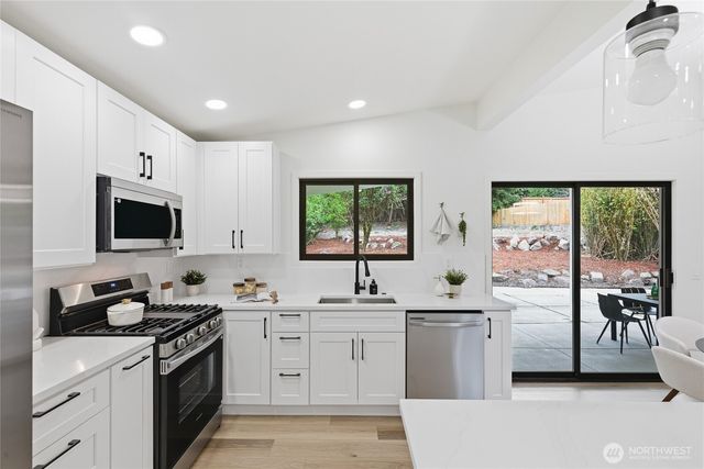 11255 Roseberg Avenue S, Seattle, WA 98168