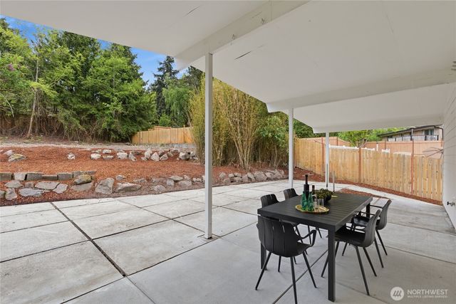 11255 Roseberg Avenue S, Seattle, WA 98168