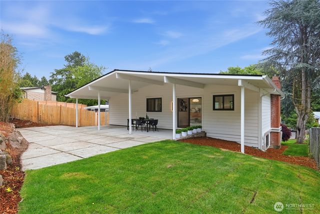 11255 Roseberg Avenue S, Seattle, WA 98168