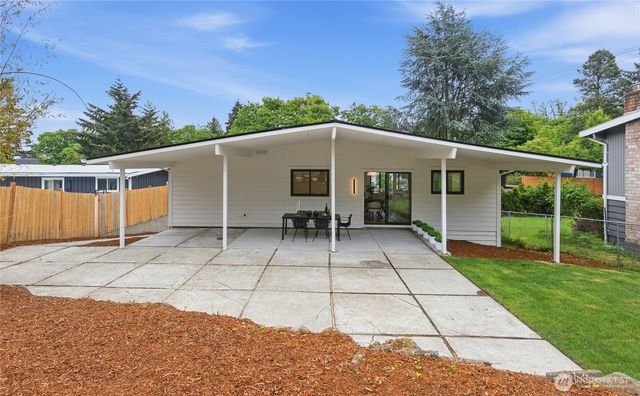 11255 Roseberg Avenue S, Seattle, WA 98168