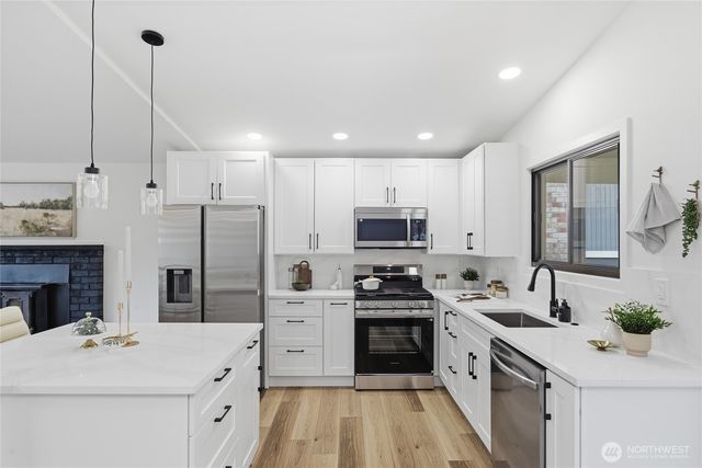 11255 Roseberg Avenue S, Seattle, WA 98168