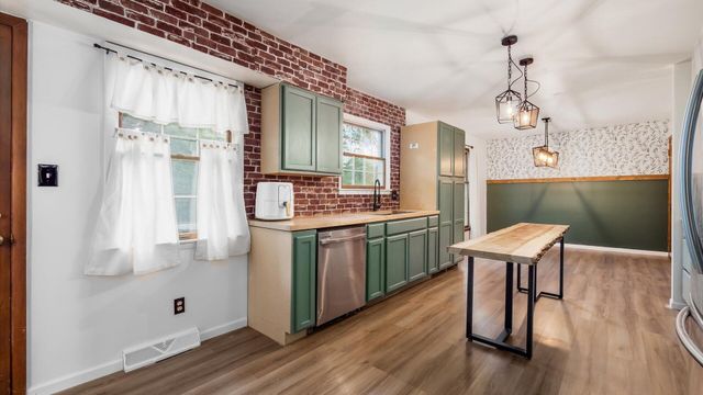 151 Pine Village Drive, Granville, OH 43023