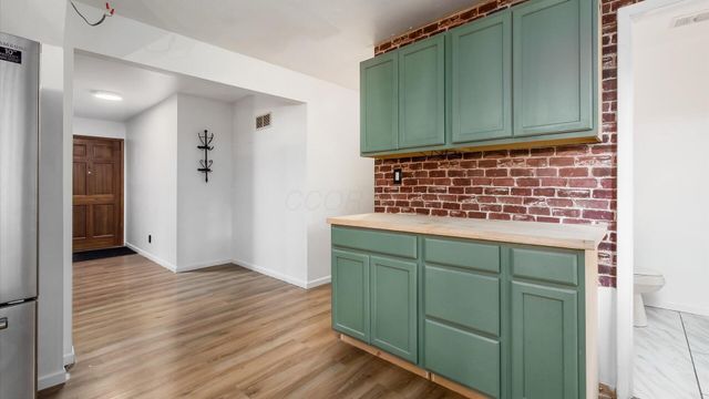 151 Pine Village Drive, Granville, OH 43023