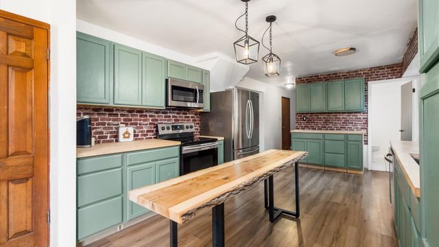 151 Pine Village Drive, Granville, OH 43023