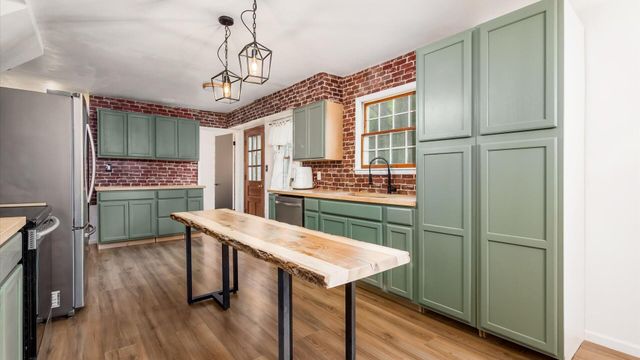 151 Pine Village Drive, Granville, OH 43023