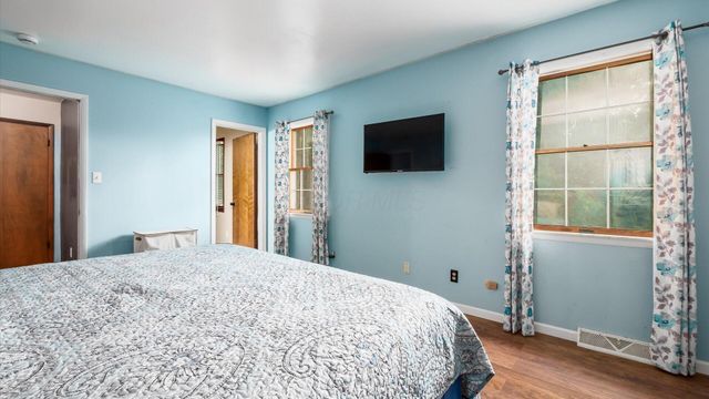 151 Pine Village Drive, Granville, OH 43023