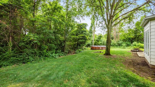 151 Pine Village Drive, Granville, OH 43023