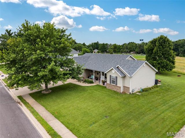 510 Creekside Drive, Troy, IL 62294