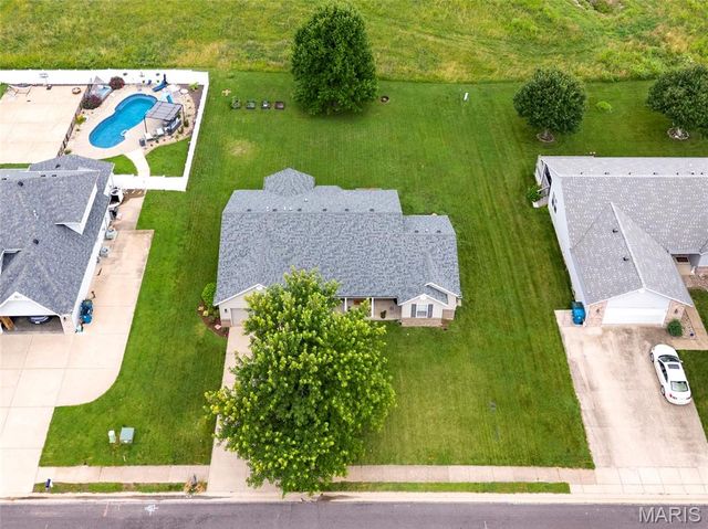 510 Creekside Drive, Troy, IL 62294