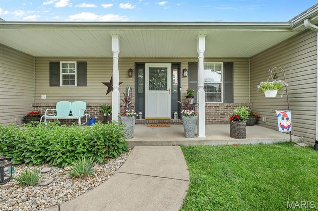 510 Creekside Drive, Troy, IL 62294