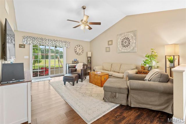 510 Creekside Drive, Troy, IL 62294