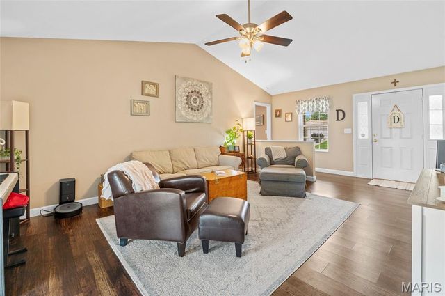 510 Creekside Drive, Troy, IL 62294