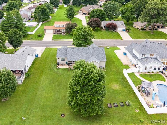510 Creekside Drive, Troy, IL 62294