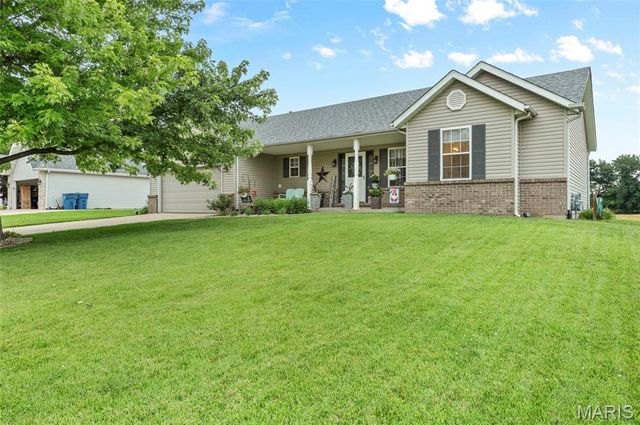 510 Creekside Drive, Troy, IL 62294