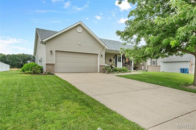 510 Creekside Drive, Troy, IL 62294