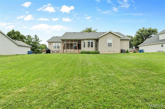 510 Creekside Drive, Troy, IL 62294