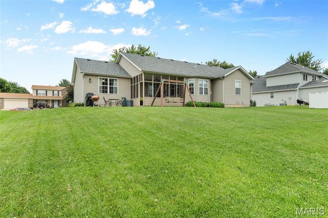 510 Creekside Drive, Troy, IL 62294