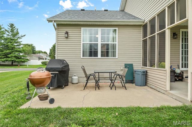 510 Creekside Drive, Troy, IL 62294