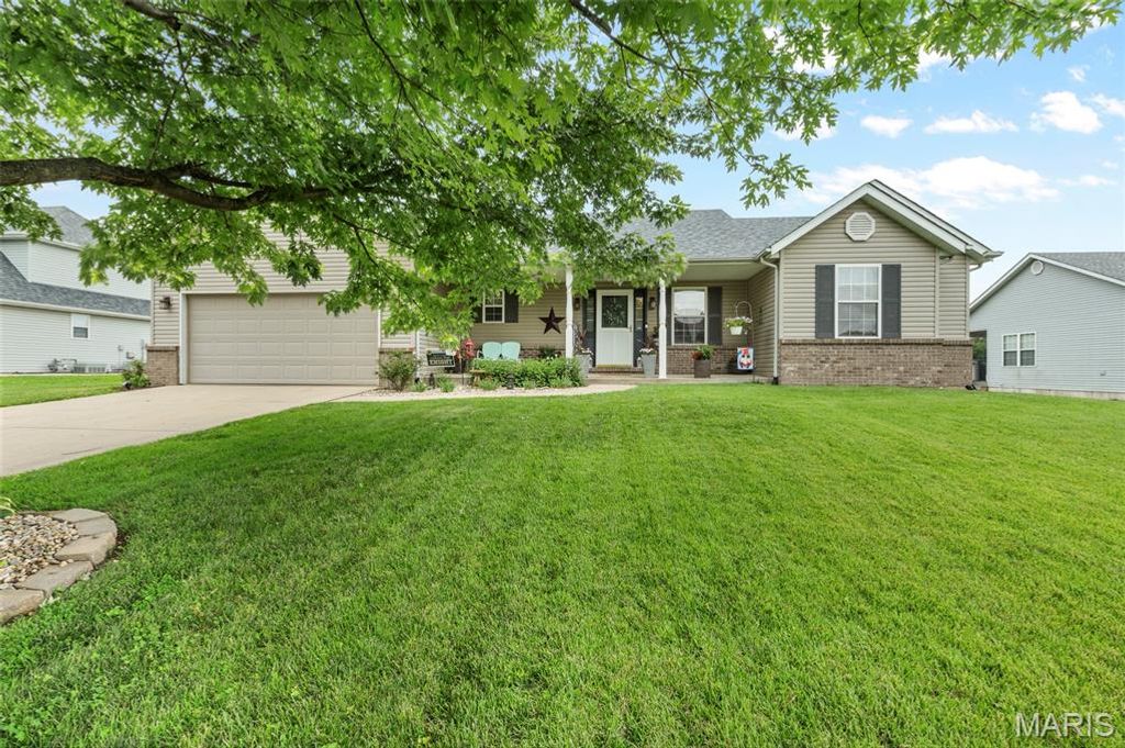 510 Creekside Drive, Troy, IL 62294