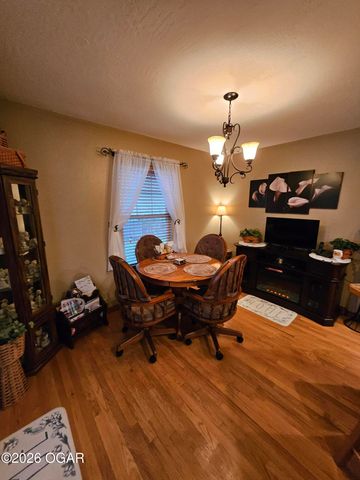 206 Prairie Lane, Monett, MO 65708