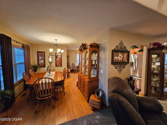 206 Prairie Lane, Monett, MO 65708