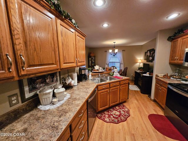 206 Prairie Lane, Monett, MO 65708