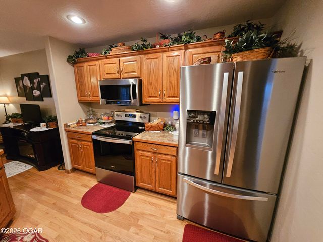 206 Prairie Lane, Monett, MO 65708