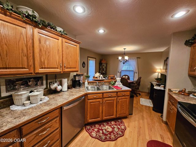 206 Prairie Lane, Monett, MO 65708