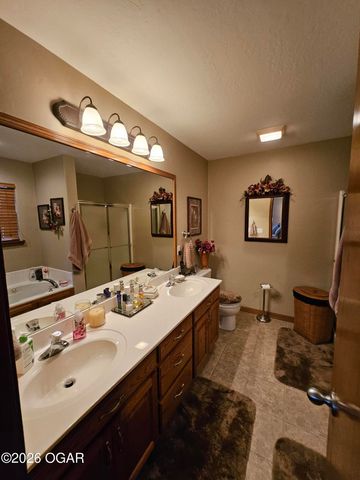 206 Prairie Lane, Monett, MO 65708