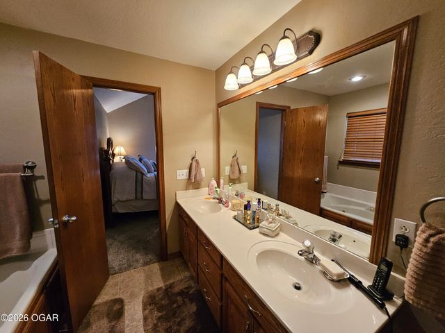 206 Prairie Lane, Monett, MO 65708