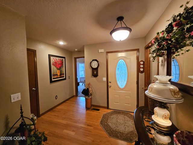 206 Prairie Lane, Monett, MO 65708