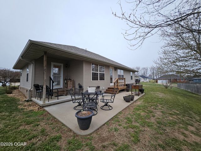 206 Prairie Lane, Monett, MO 65708